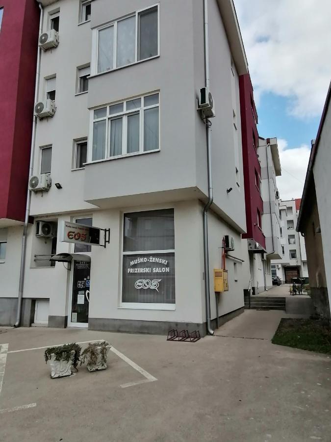 Apartman Mia Sremska Mitrovica Exterior photo