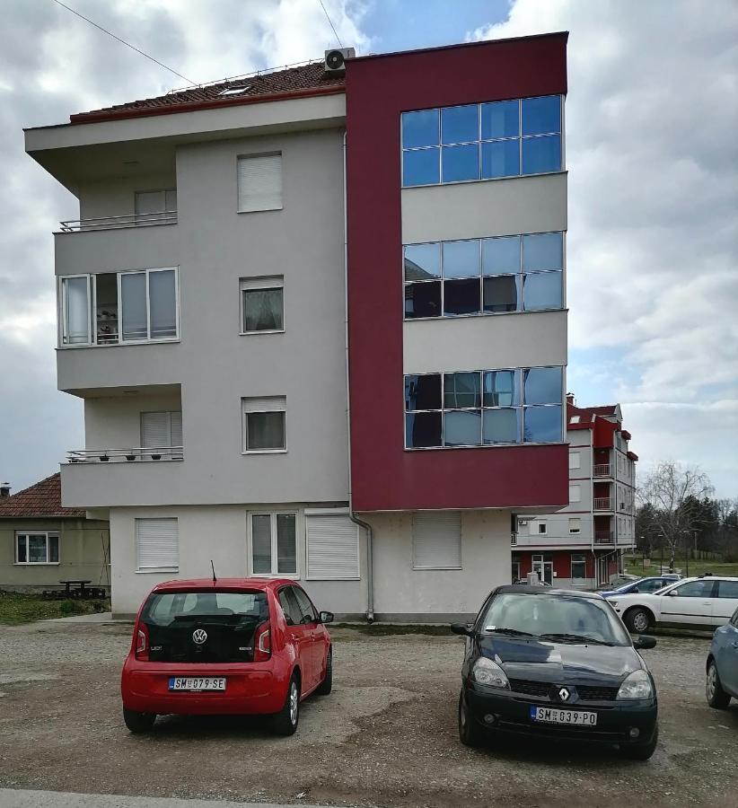 Apartman Mia Sremska Mitrovica Exterior photo