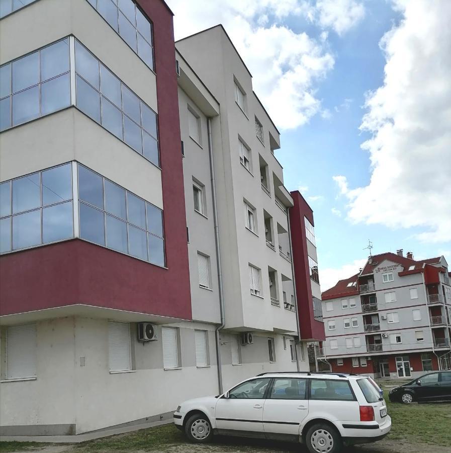 Apartman Mia Sremska Mitrovica Exterior photo